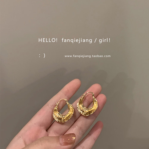 一只番茄酱小众金属女圈圈耳环