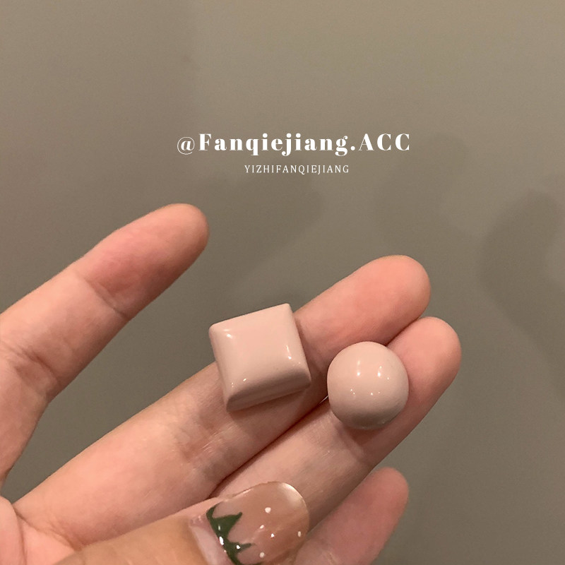 一只番茄酱不对称几何粉色蓝色耳环高级感气质百搭独特轻奢耳钉