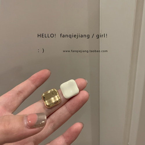 一只番茄酱法式小方块耳环