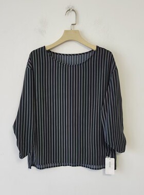 6900日元日系薄款圆领黑色条纹上衣女宽松显瘦设计感休闲百搭衬衫