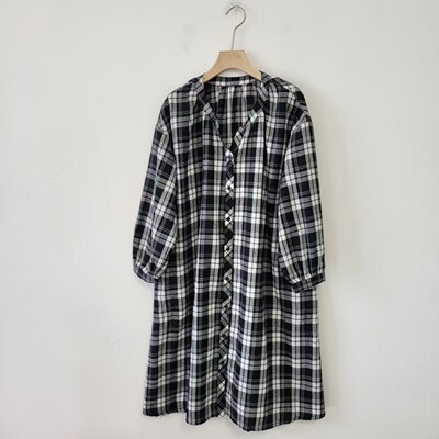 纯棉日单春秋季通勤风黑白格子衬衫裙女长袖宽松中长款显瘦连衣裙