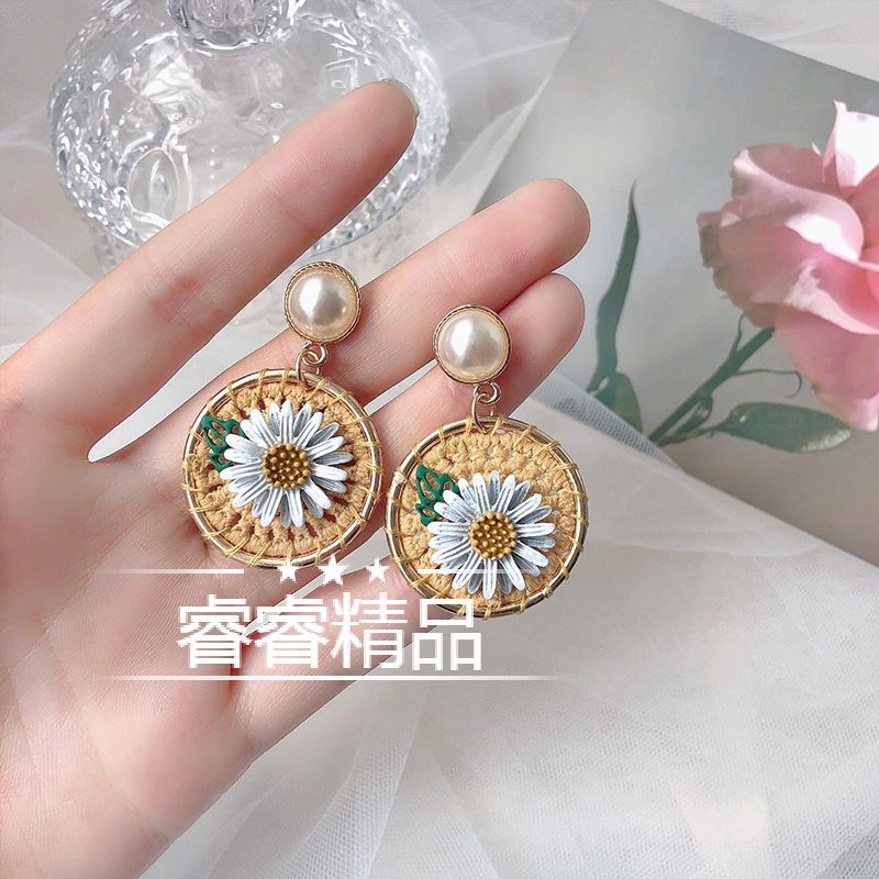 Women pearl earrings woman fashion flower Stud earring girl