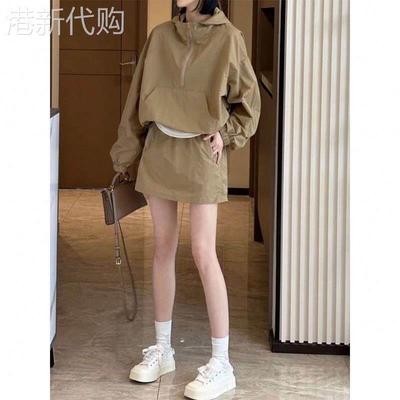 运动套装女春秋欧货小个子连帽防晒服冲锋衣半拉链外套半裙两件套