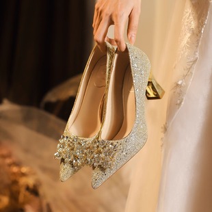 水钻亮片水晶高跟鞋女秀禾婚纱尖头粗跟不累脚新娘鞋配礼服伴娘鞋