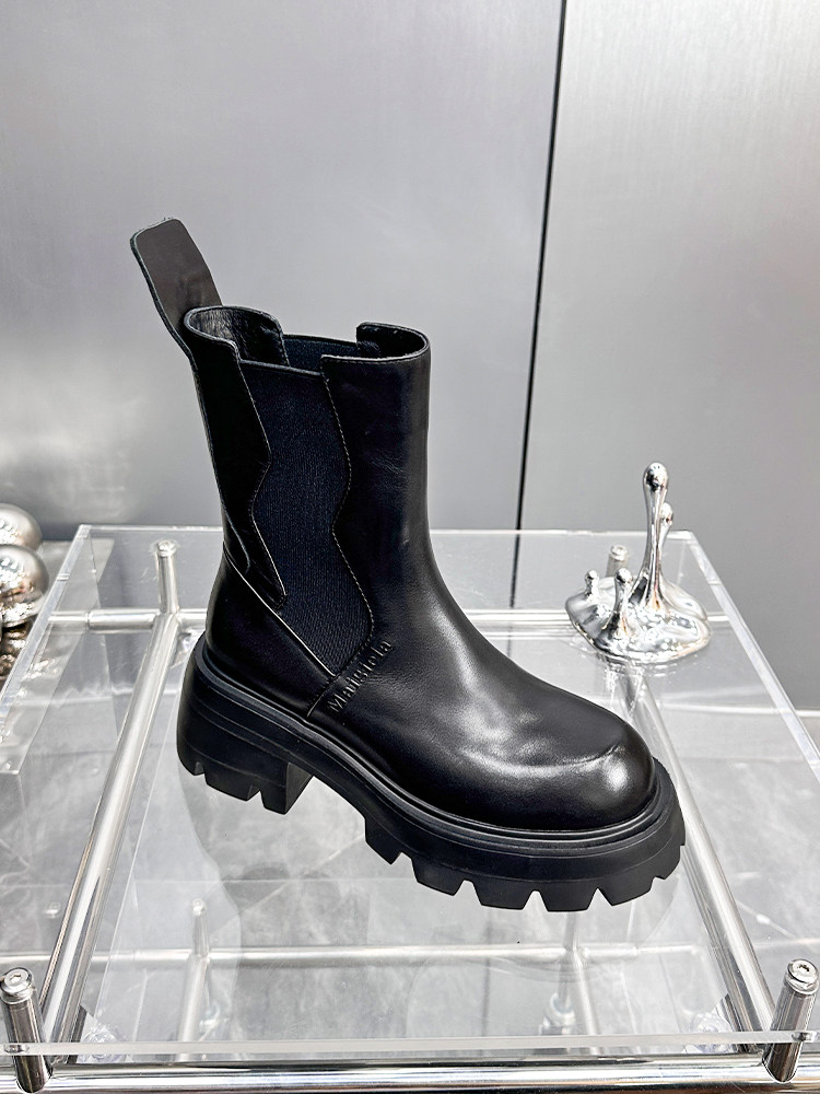 2024 가을 겨울 새로운 두꺼운 밑창 높이기 짧은 부츠 여성 신발  가죽 레트로 마틴 부츠 캐주얼하고 다목적 굴뚝 부츠