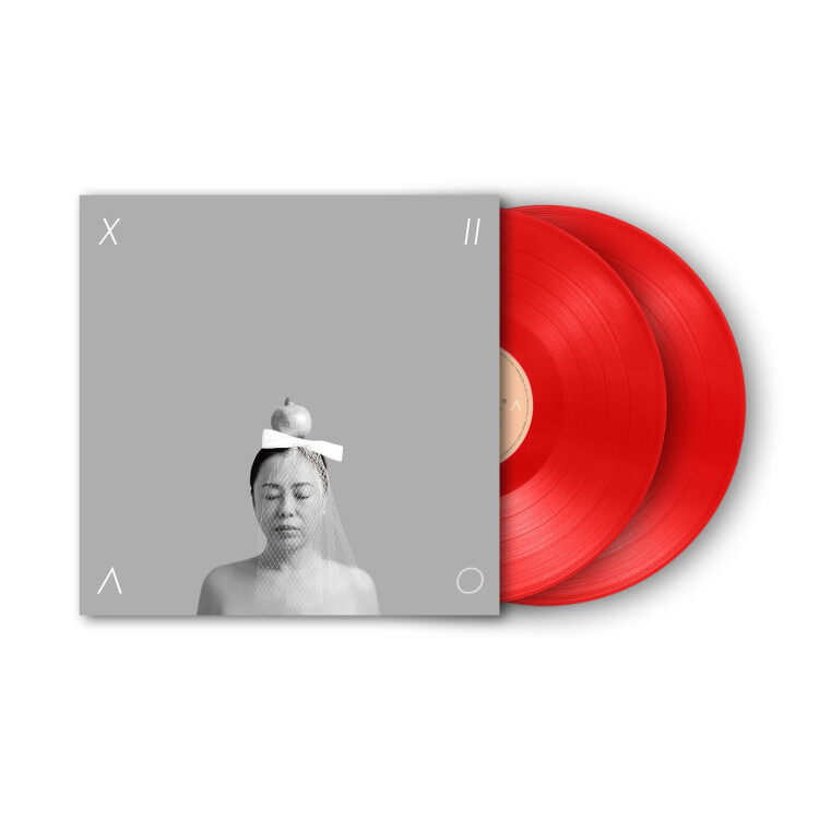 全专收录13首音乐作品,沿袭《小霞》样板。