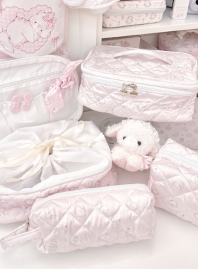 MG原创化妆包兔兔绸缎高颜值补妆包大容量便携手提旅行收纳包笔袋