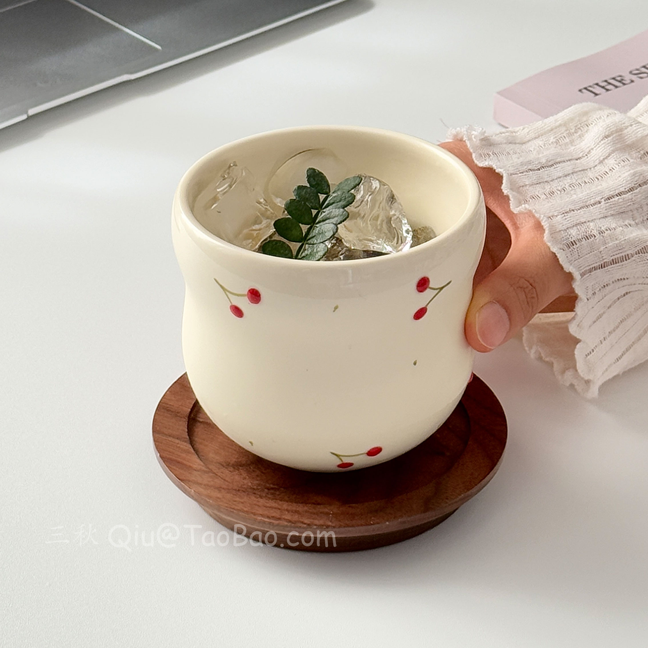 复古浮雕手绘樱桃陶瓷手握杯水杯