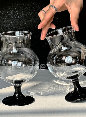 小众黑色高脚玻璃杯家用夏天高级感大肚饮品杯果汁果茶杯啤酒杯子