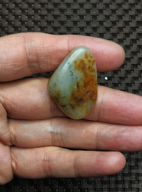 新疆和田玉籽料原石真皮无修红皮暖白肉窜青花吊坠00494