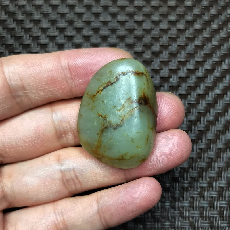 新疆和田玉籽料原石真皮独籽秋梨皮青白肉吊坠00514