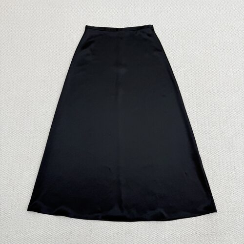 2026春夏新品女装 光泽感缎面醋酸混纺高腰A字半身长裙P1009306