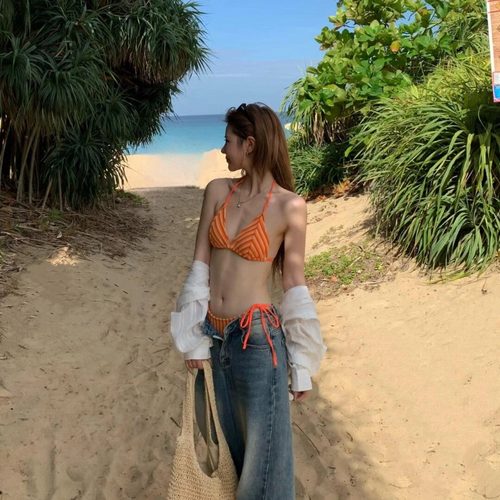 氛围感比基尼泳衣女夏温泉拍照美