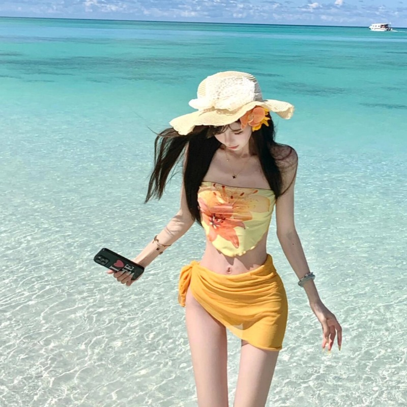 黄色抹胸比基尼分体泳衣女士显白