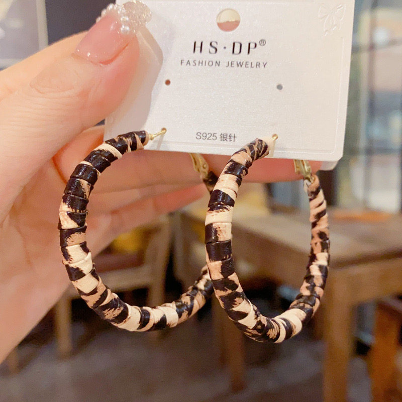 法式豹纹耳圈轻奢高级感气质大气大圈圈耳环金色圆圈秋冬耳饰女