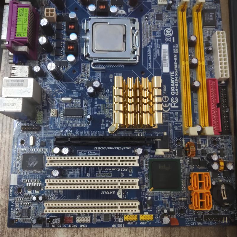 技嘉945主板GA-8I945GZME-RH主板 3条PCI槽