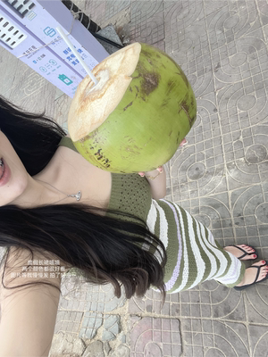 度假风条纹针织连衣裙显瘦直筒裙