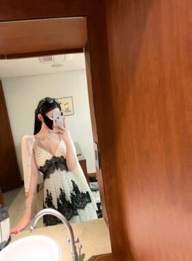 POET WONG【画报贵女】B*luem@rine秀场连衣裙古早气质波点蕾丝裙