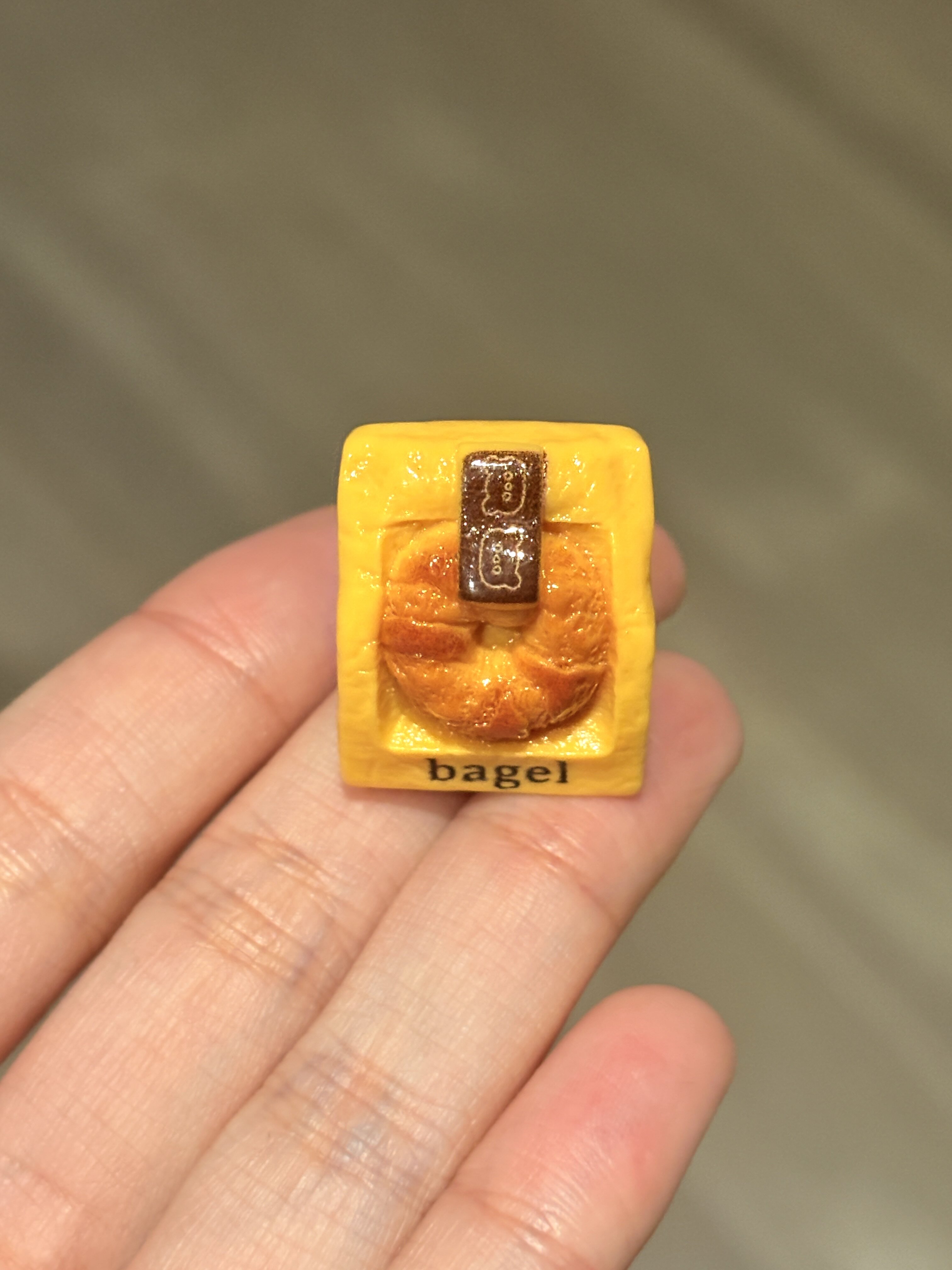 创意食玩一袋贝果面包 diy手工饰品材料 树脂微缩食物模型 批发图片