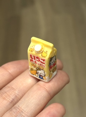【仿真饮品系列】迷你可爱草莓牛奶盒造型树脂摆件创意桌面装饰