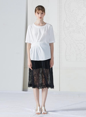 月光白色不对称立体剪裁圆领衬衫