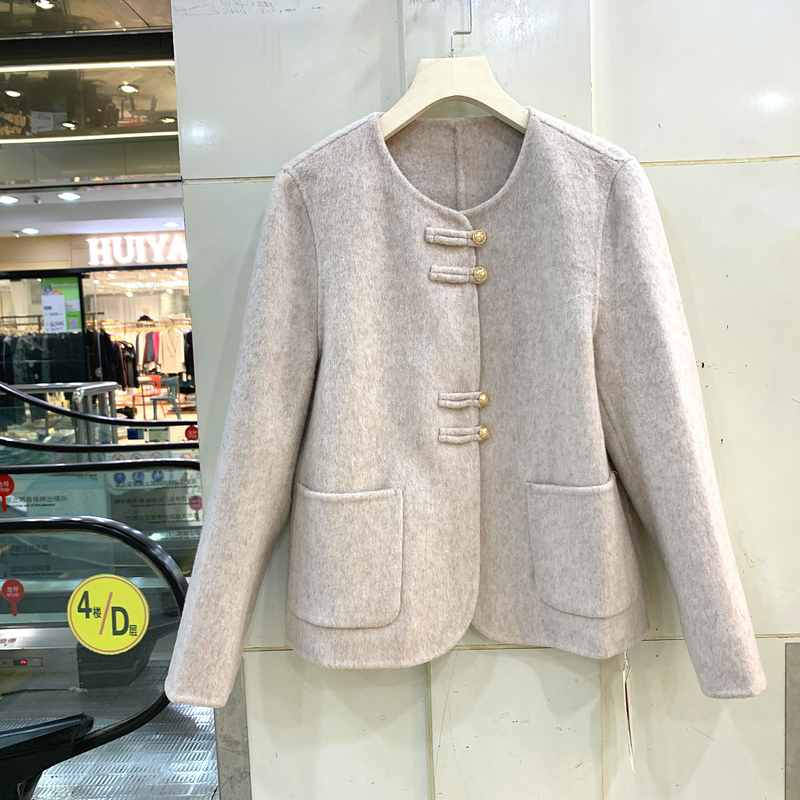 依米莎25C033 时尚单排四粒扣圆领减龄显瘦短装双面羊毛呢大衣冬