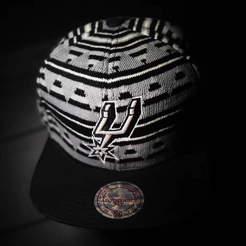 【现货】市井店 NBA x MN 美版潮牌马刺队Mixtec混纺平檐棒球帽