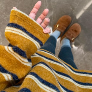 2025冬季新款韩版条纹拼色复古针织衫女长袖打底衫宽松欧货毛衣潮