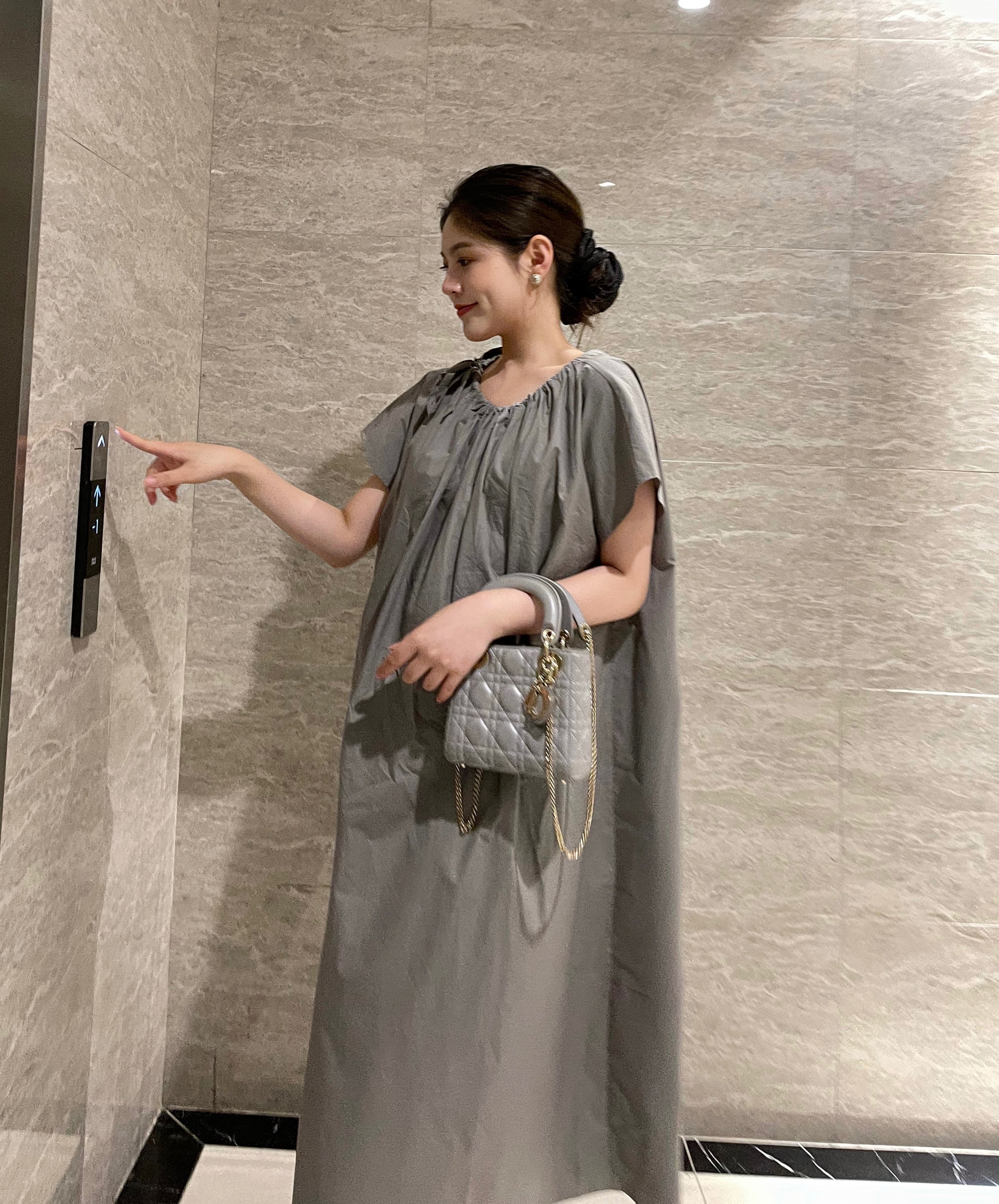 PEIPEI孕妇装 夏天半飞袖设计V领中长款高端连衣裙宽松大码潮妈夏