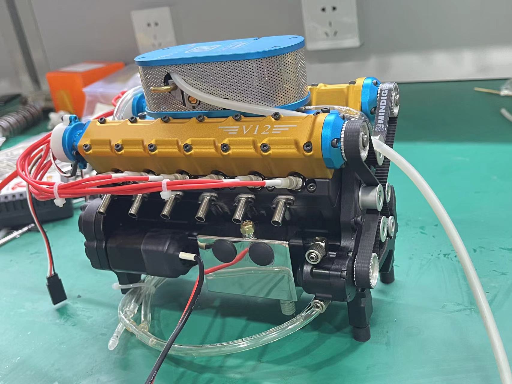 川奇v12全金属燃油汽油发动机模型可发动引擎桌面摆件 双分电器版