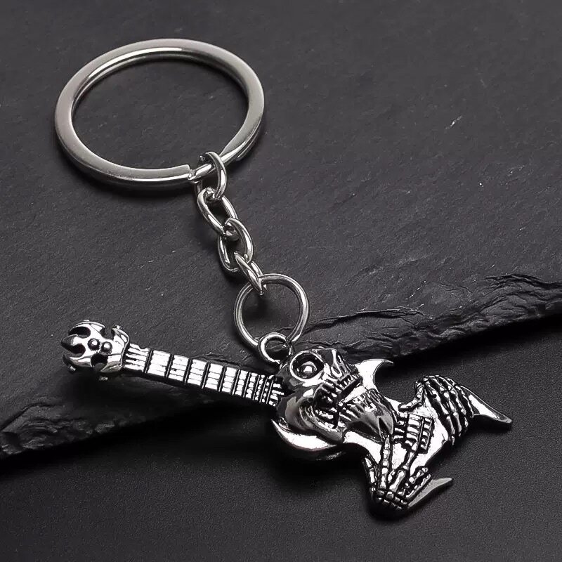 创意骷髅吉他钥匙扣男欧美朋克风小众高级感嘻哈潮流书包挂件个性