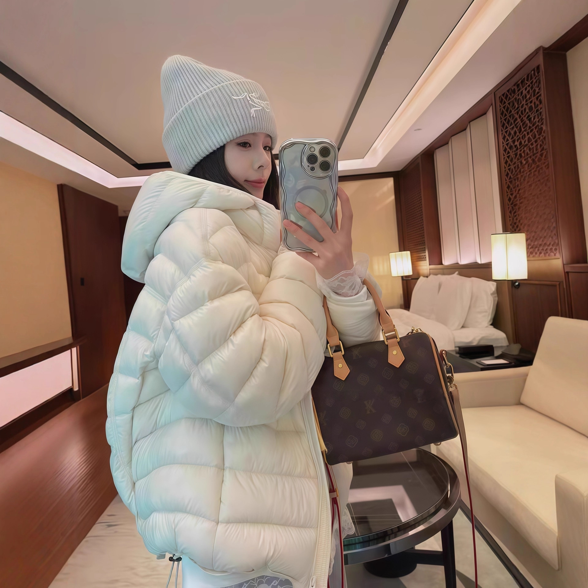 高端泡芙排骨羽绒服女短款2025新款韩系宽松连帽超轻保暖龟背外套