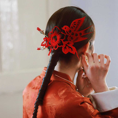 新款新中式红色头饰喜鹊花朵剪纸发饰新娘高级感秀禾发簪晨袍配饰