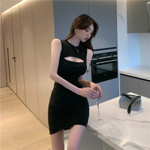 冷淡风女装2023夏季新款性感小心机露胸褶皱修身显瘦包臀连衣裙子