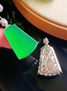 925银镀金镶嵌天然绿玉髓玛瑙平安无事牌吊坠本命年冰种翡翠简约