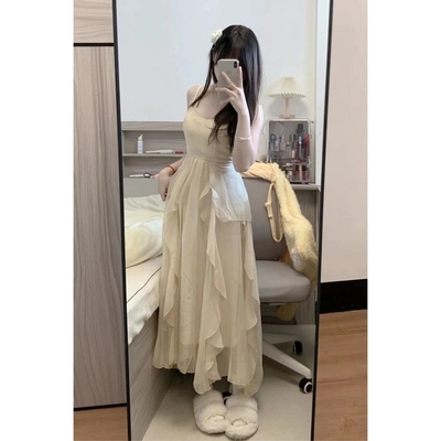 冷淡系高级感连衣裙小个子巨好看小众短裙温柔大方碎花吊带女夏季