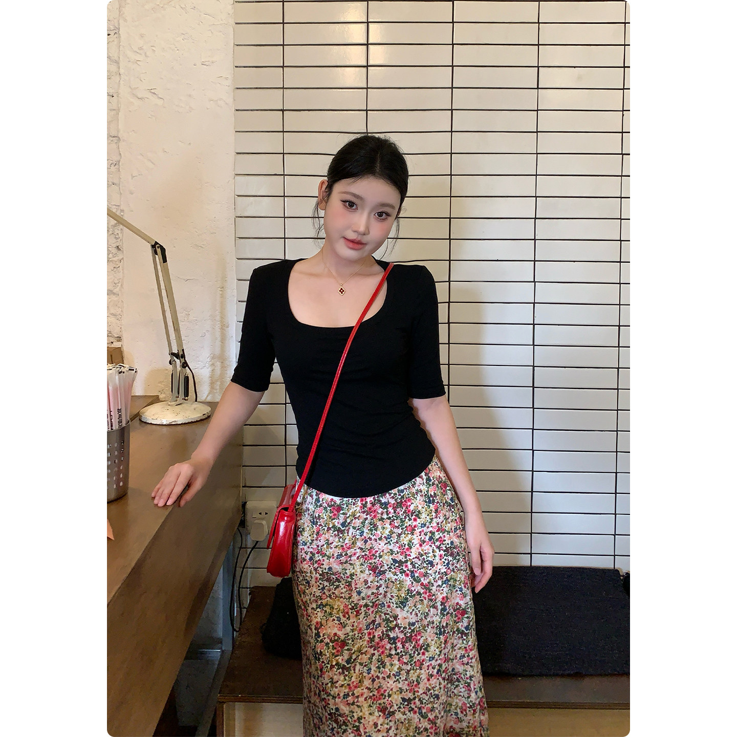 糕冷圆脸[美女t]五分中袖正肩U领短袖T恤女夏季显瘦辣妹收腰上衣