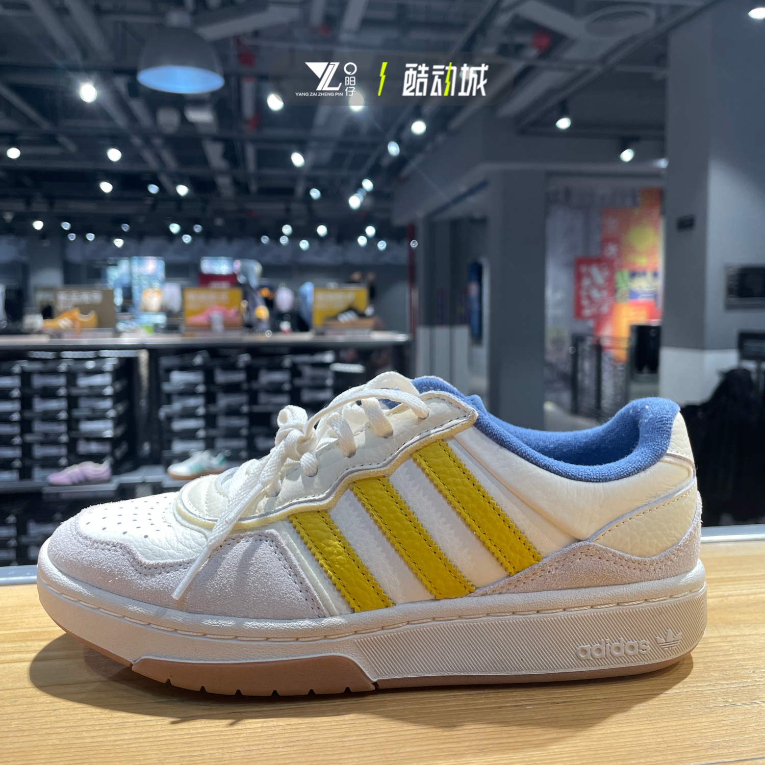 阿迪达斯男女同款复古耐磨板鞋