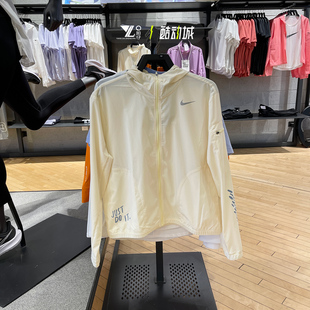正品 744 NIKE耐克女子外套运动休闲连帽透气轻薄防晒服夹克FJ7718