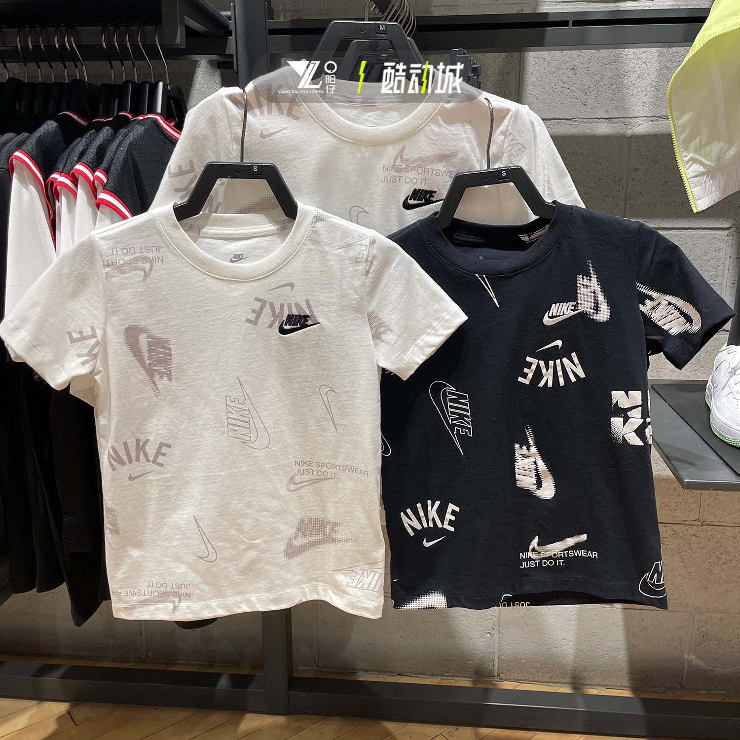 nike耐克男子大童夏季新款满印logo圆领短袖T恤 HQ9292-010-100,运动服/休闲服装,运动T恤,淘宝优惠券,粉丝福利购,淘宝优惠卷