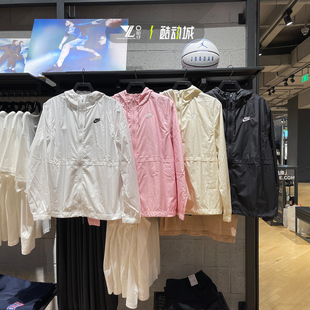 113 690 010 100 NIKE耐克女子轻薄连帽休闲运动防风衣外套DM6180