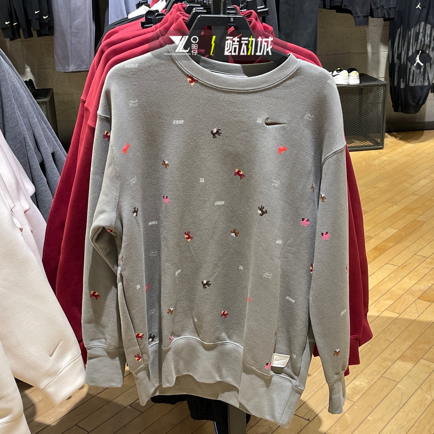 马年系列耐克女子保暖套头卫衣