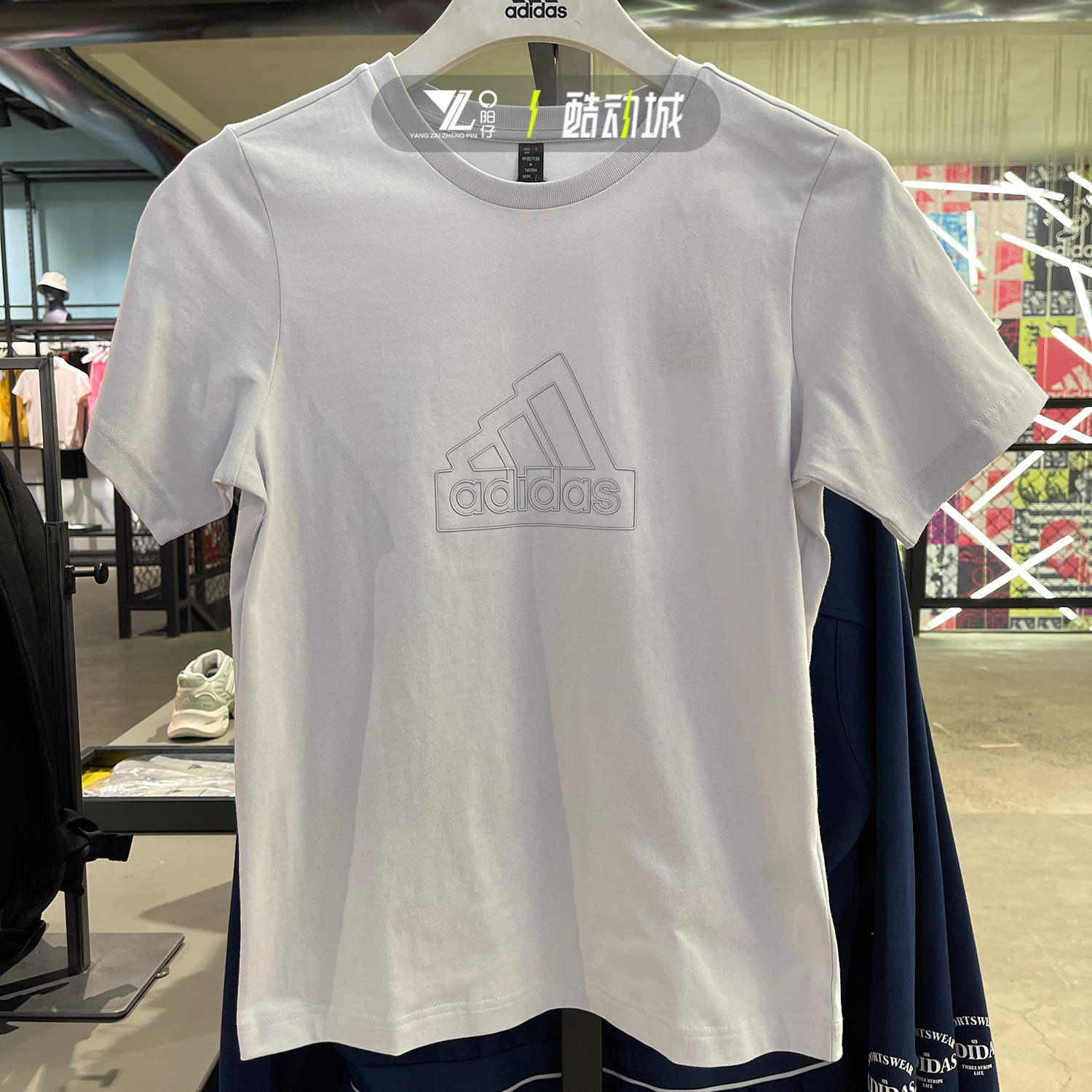 阿迪达斯女半袖圆领休闲短袖T恤