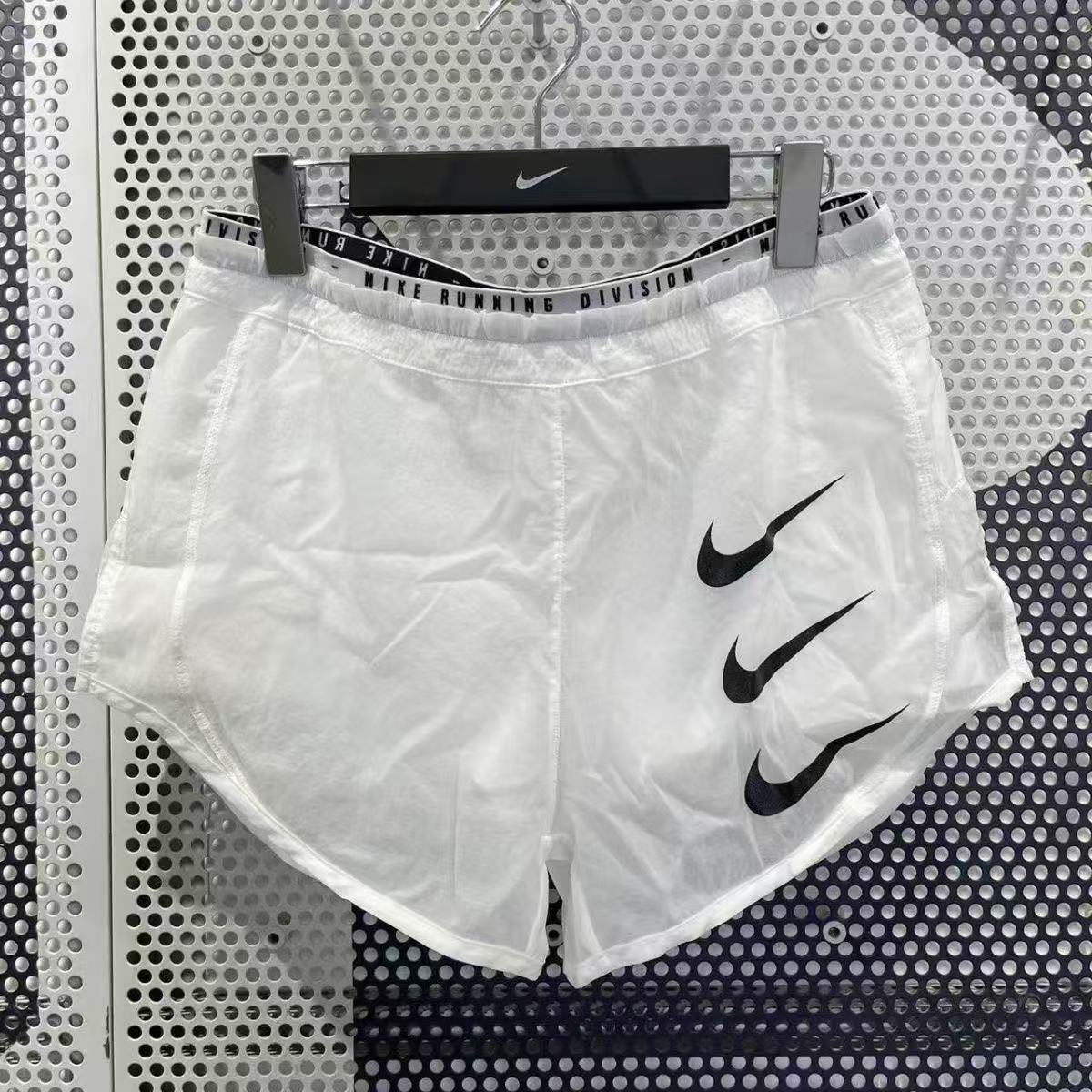 专柜正品耐克女子简约白色短裤