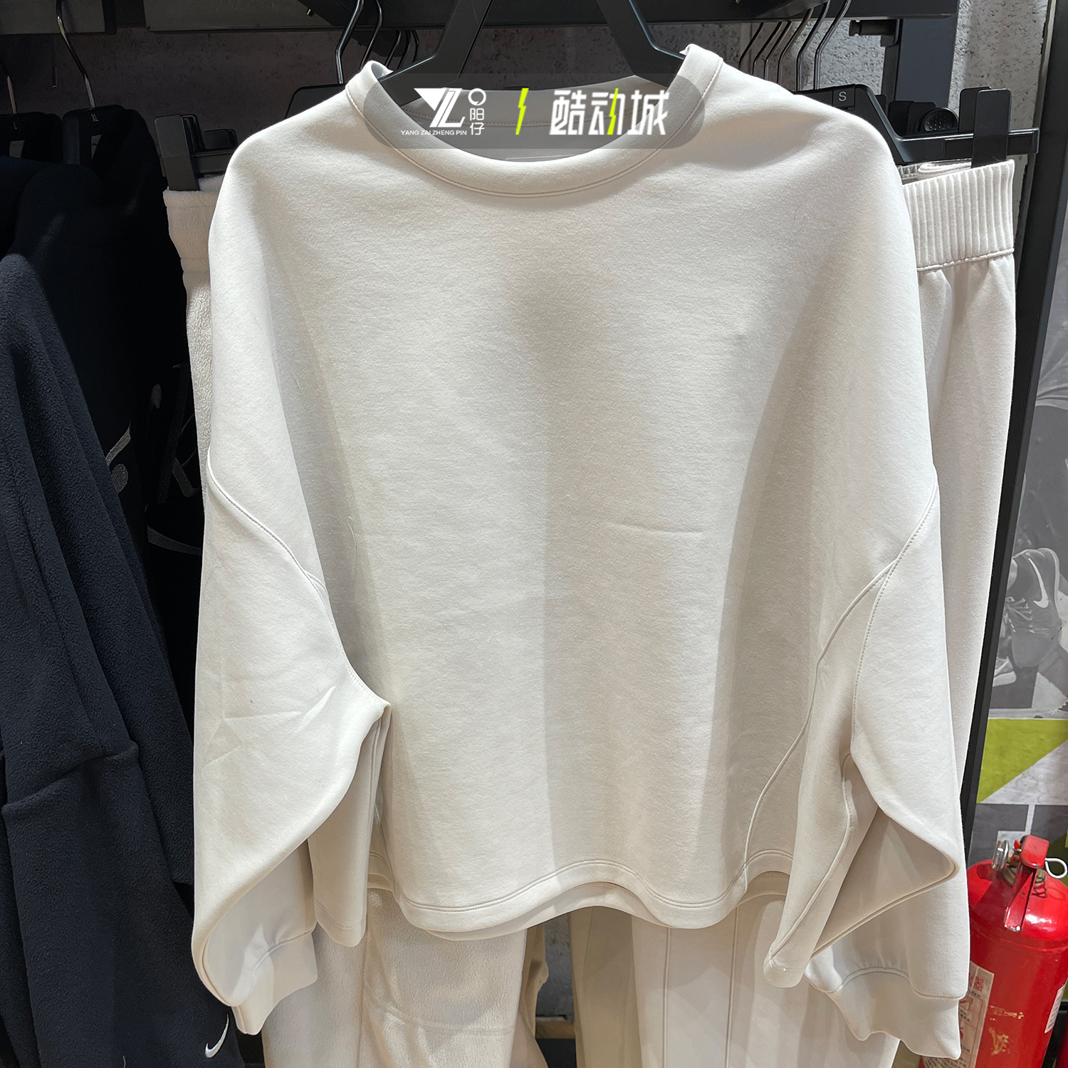 专柜正品耐克女子休闲圆领卫衣