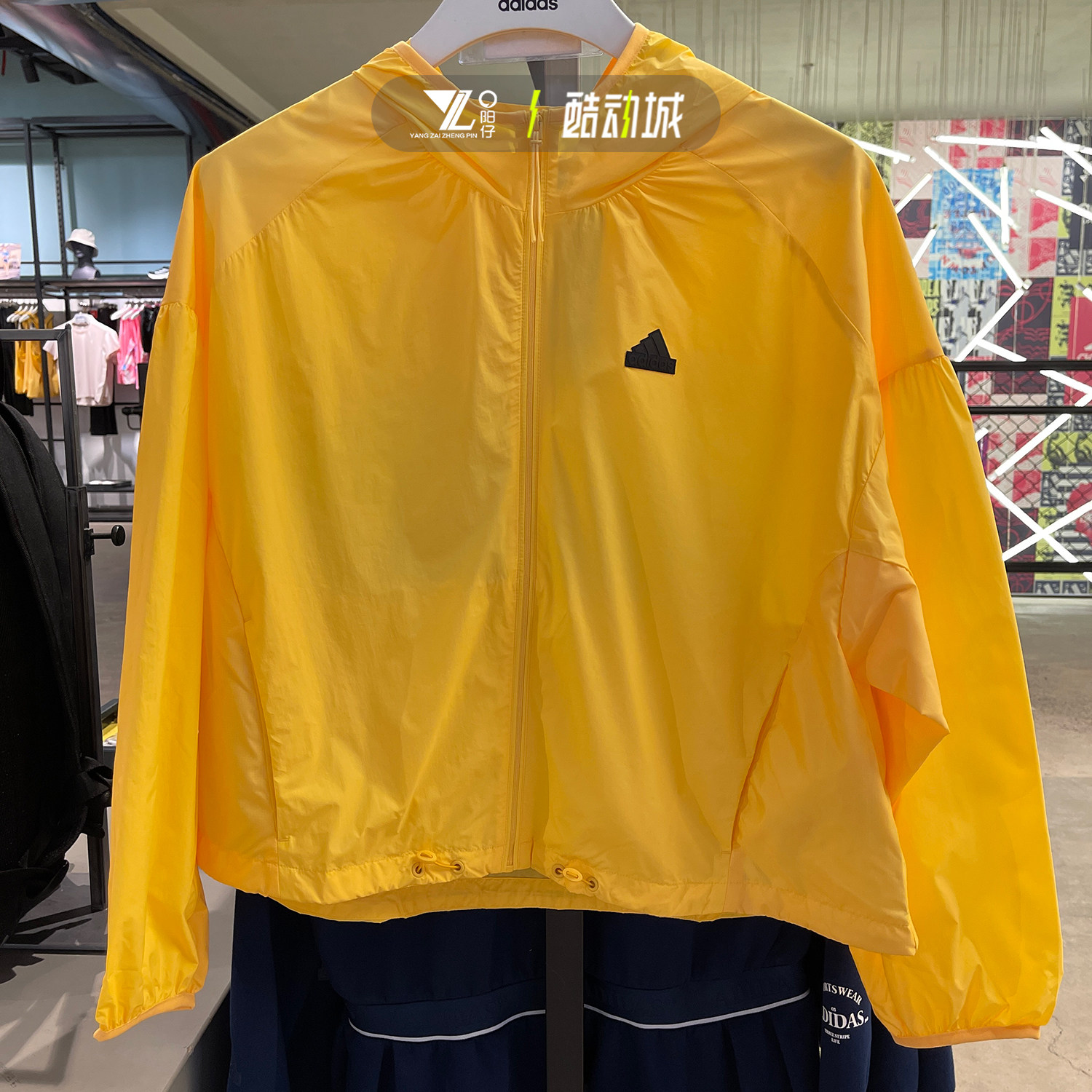 ADIDAS阿迪达斯女装梭织运动服跑步训练宽松连帽夹克外套 IM8836,运动服/休闲服装,运动茄克/外套,淘宝优惠券,粉丝福利购,淘宝优惠卷