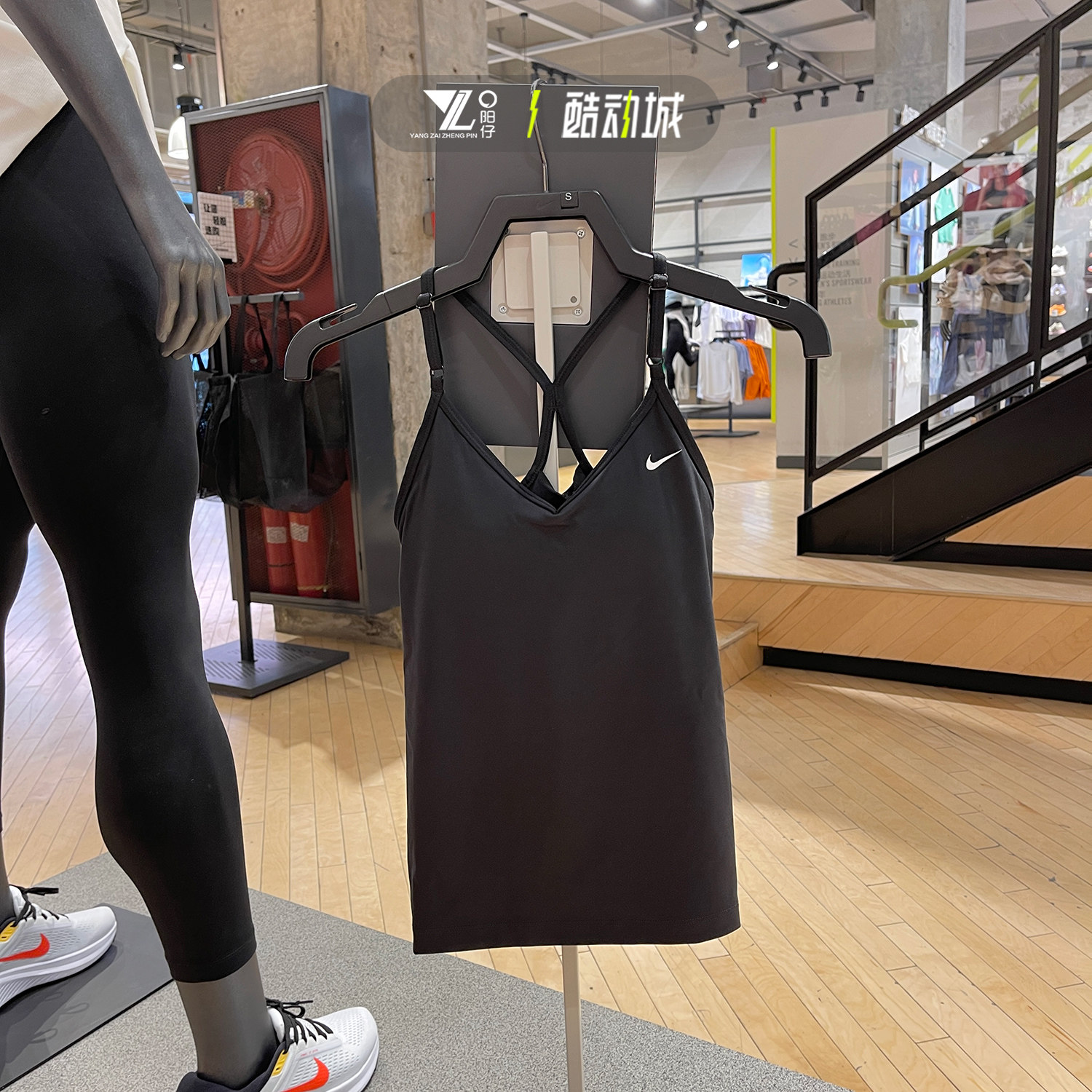 专柜正品NIKE耐克女子内衣运动休闲交叉式背心内搭文胸DX0031-010,运动服/休闲服装,运动文胸,淘宝优惠券,粉丝福利购,淘宝优惠卷