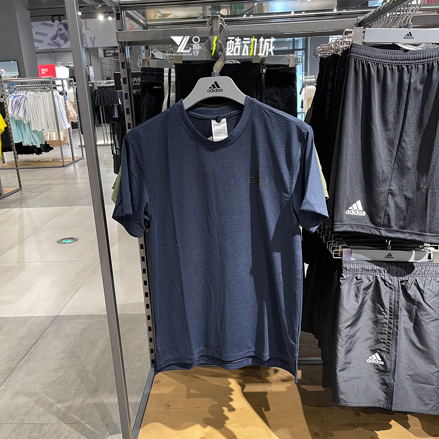 阿迪达斯男子速干透气短袖T恤