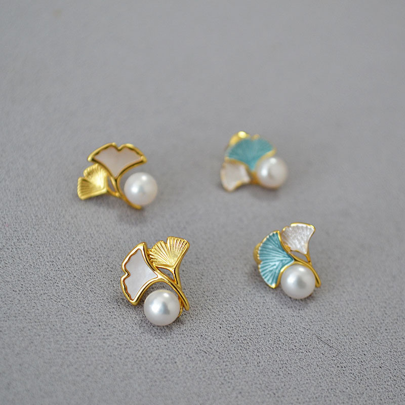 日韩小众复古文艺黄铜镀金银杏叶镶嵌淡水珍珠简约气质耳钉耳饰女