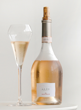 「小葡兰西」矿物 野草莓 白花 意大利名庄托斯卡纳桃红葡萄酒